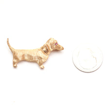 Laden Sie das Bild in den Galerie-Viewer, 14k Dachshund Brooch
