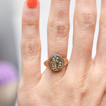 Laden Sie das Bild in den Galerie-Viewer, 9k Forget Me Not Shield Ring
