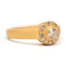 Charger l&#39;image dans la galerie, 18k Matte Diamond Cluster Ring
