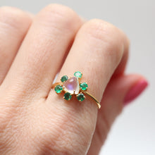 Laden Sie das Bild in den Galerie-Viewer, 14k Moonstone Emerald Ring
